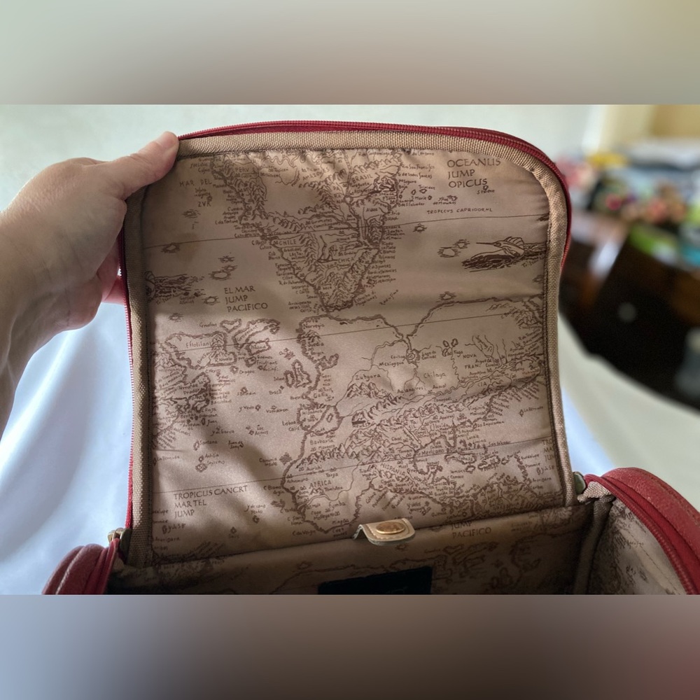 Jump for Boyt Solera Red Large Pebbled Beauty Toiletries Case Travel - Picture 13 of 13